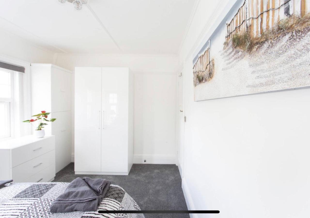 Ammonite Luxury Beachfront Apartment Lyme Regis Esterno foto